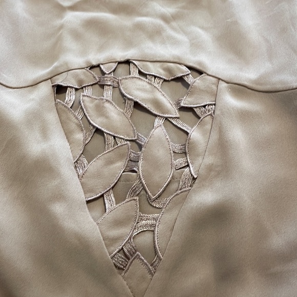 BCBG Silk Blush Blouse with unique sleeves and details. Size L - Picture 3 of 7